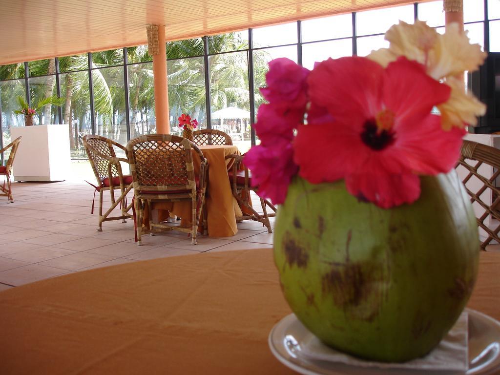Marina Park Hotel Fortaleza  Exterior foto A coconut drink